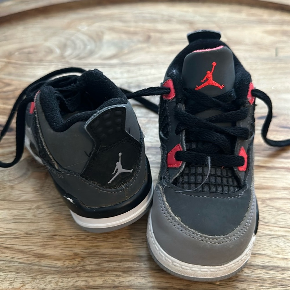 Boys baby Jordan’s toddler size 8c